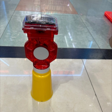 Traffic warning light M12 with solar panel Traffic warning light M12 with solar panel